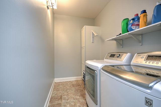 410 Grovemont Place, Piney Flats, TN 37686