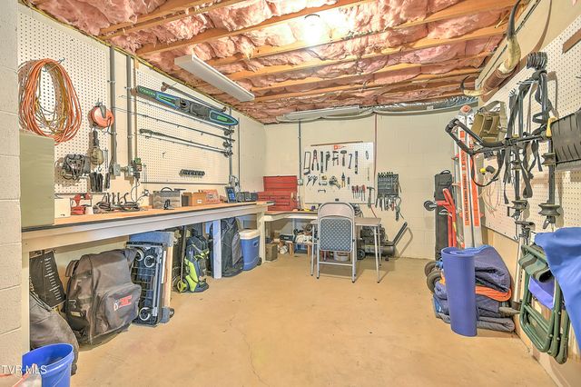410 Grovemont Place, Piney Flats, TN 37686