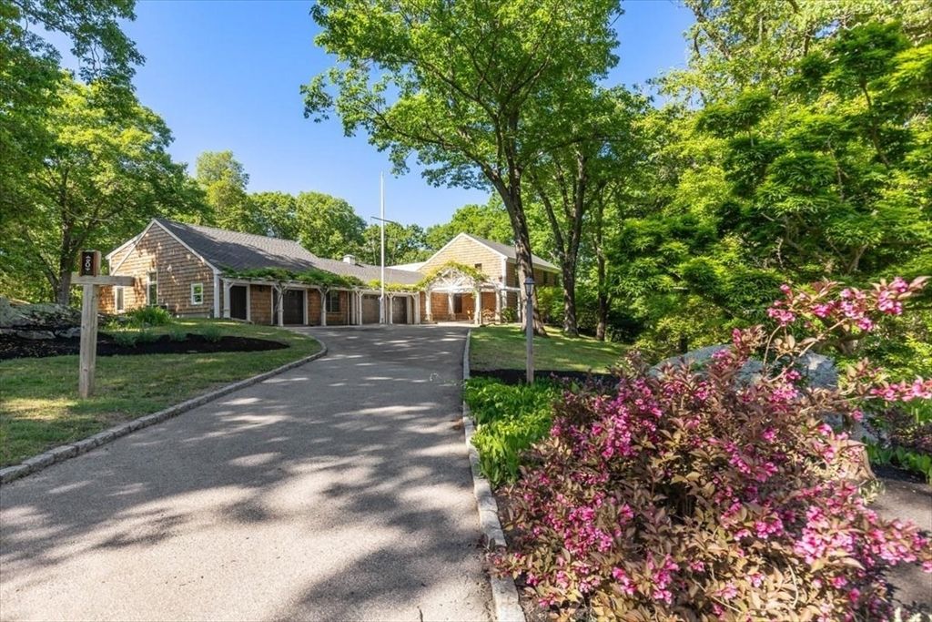 8 Evergreen Lane, Hingham, MA 02043