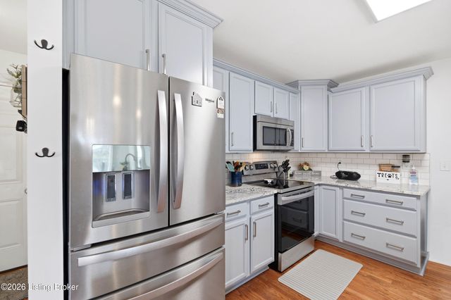 6505 Keeling Park Dr, Louisville, KY 40291