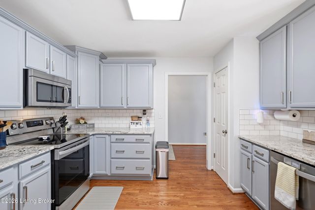 6505 Keeling Park Dr, Louisville, KY 40291