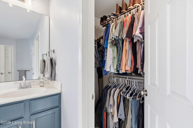 6505 Keeling Park Dr, Louisville, KY 40291