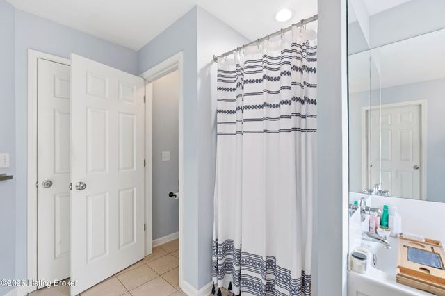 6505 Keeling Park Dr, Louisville, KY 40291