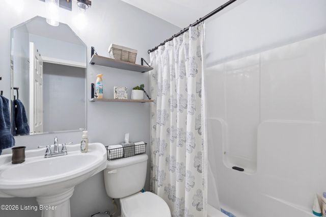 6505 Keeling Park Dr, Louisville, KY 40291