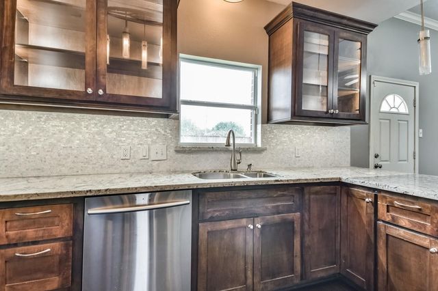 6122 Spanish Oak Drive, Pasadena, TX 77505