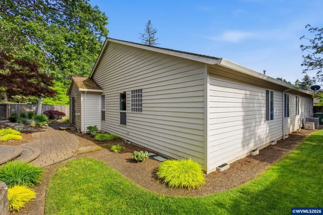 1857 Webster Dr SE, Salem, OR 97302