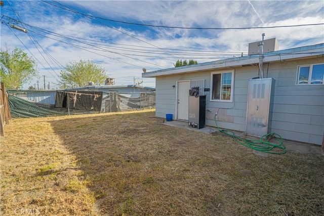 835 E Avenue Q, Palmdale, CA 93550