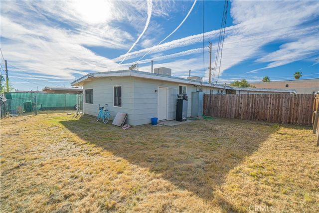 835 E Avenue Q, Palmdale, CA 93550