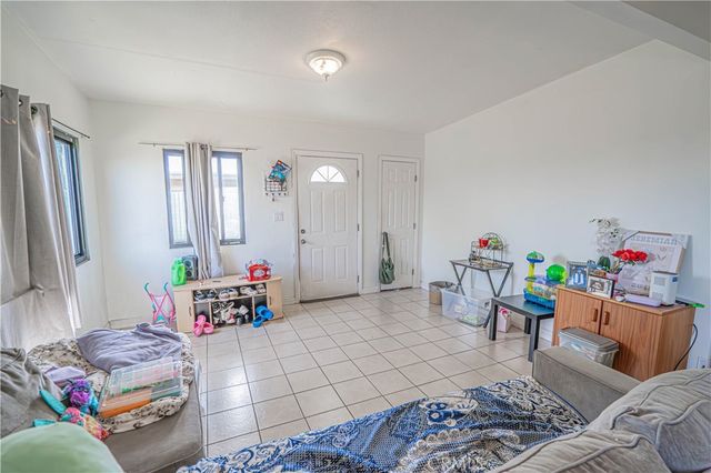 835 E Avenue Q, Palmdale, CA 93550