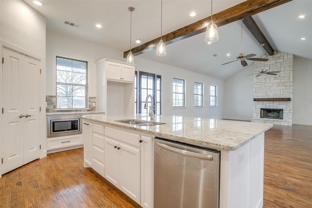 101 Consolation Drive, Millsap, TX 76066
