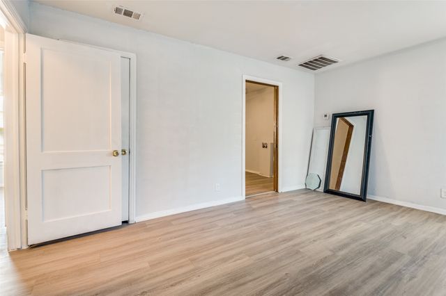 1410 S West Street S, Arlington, TX 76010