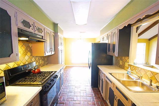 4911 Longstreet Place, Bossier City, LA 71112