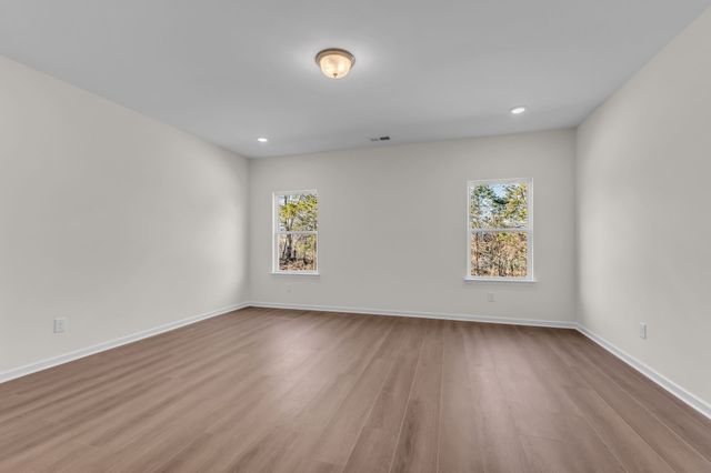 589 Nightengale Ridge Dr, Columbia, TN 38401