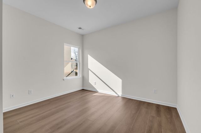 589 Nightengale Ridge Dr, Columbia, TN 38401