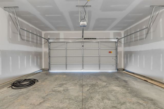 589 Nightengale Ridge Dr, Columbia, TN 38401