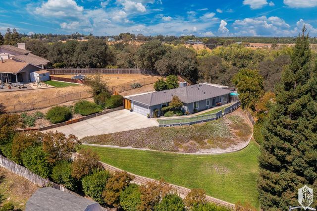 804 Hillswood Ct, Oakdale, CA 95361