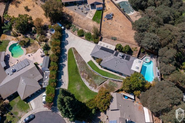 804 Hillswood Ct, Oakdale, CA 95361