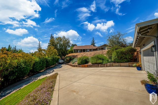 804 Hillswood Ct, Oakdale, CA 95361