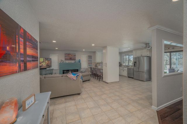 804 Hillswood Ct, Oakdale, CA 95361