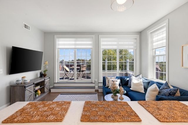 8 Sanborn Street 4011, Reading, MA 01867