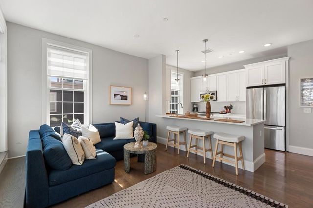 8 Sanborn Street 4011, Reading, MA 01867