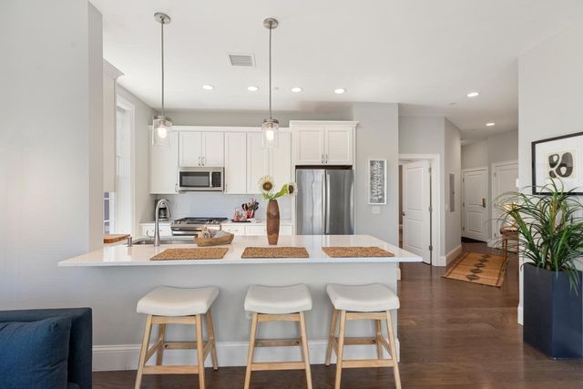 8 Sanborn Street 4011, Reading, MA 01867