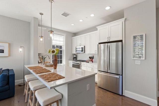 8 Sanborn Street 4011, Reading, MA 01867
