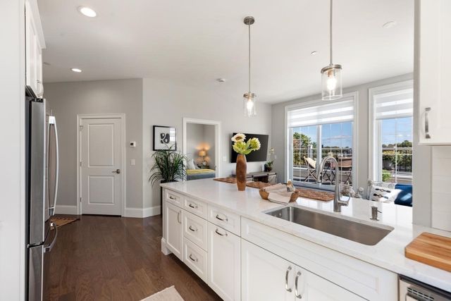8 Sanborn Street 4011, Reading, MA 01867