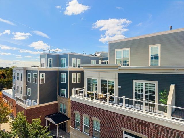 8 Sanborn Street 4011, Reading, MA 01867