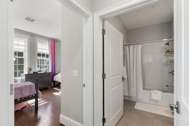 8 Sanborn Street 4011, Reading, MA 01867