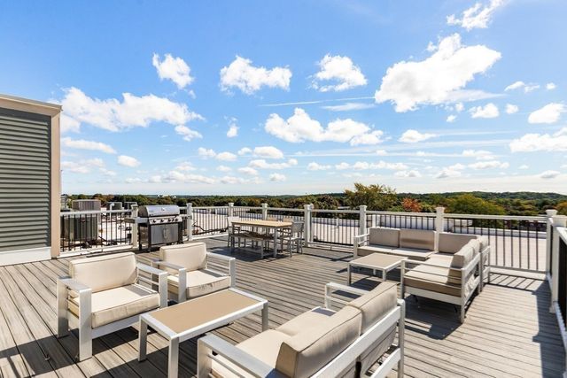 8 Sanborn Street 4011, Reading, MA 01867