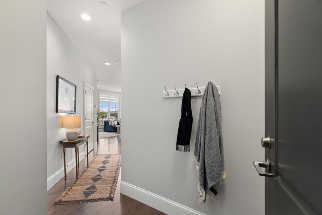 8 Sanborn Street 4011, Reading, MA 01867