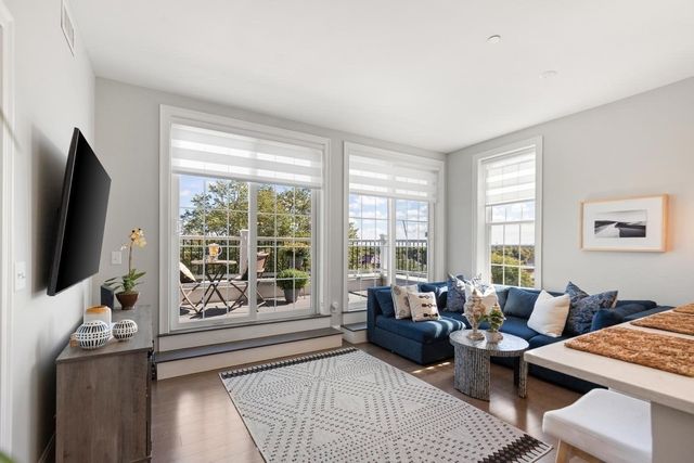 8 Sanborn Street 4011, Reading, MA 01867