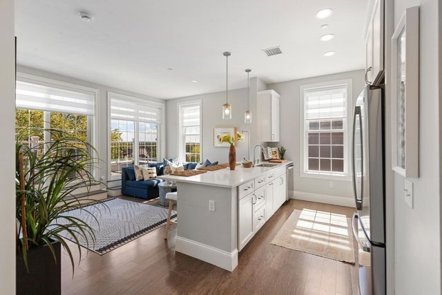 8 Sanborn Street 4011, Reading, MA 01867