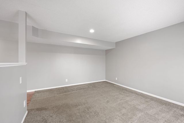 7888 Dunmore Road, Woodbury, MN 55125