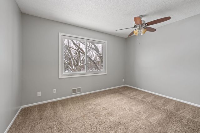 7888 Dunmore Road, Woodbury, MN 55125