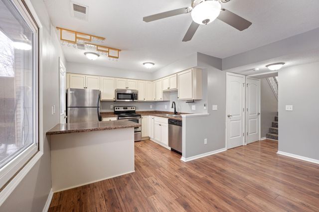 7888 Dunmore Road, Woodbury, MN 55125