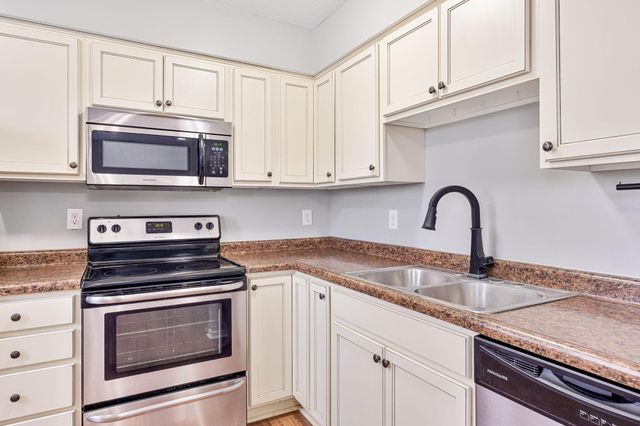 7888 Dunmore Road, Woodbury, MN 55125