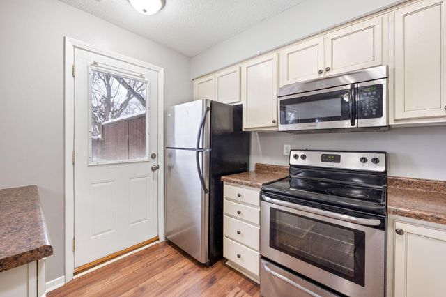 7888 Dunmore Road, Woodbury, MN 55125