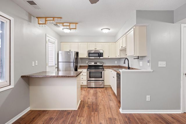 7888 Dunmore Road, Woodbury, MN 55125