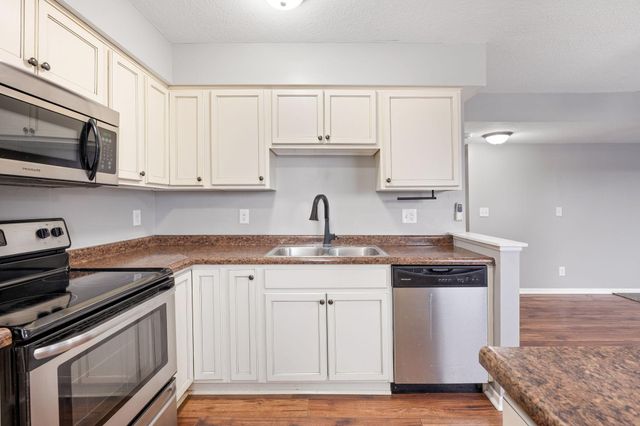 7888 Dunmore Road, Woodbury, MN 55125