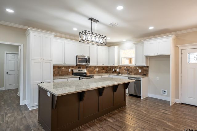 266 PR 6305, Mineola, TX 75773