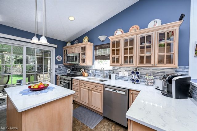 923 Elizabeth Court, Cuyahoga Falls, OH 44221