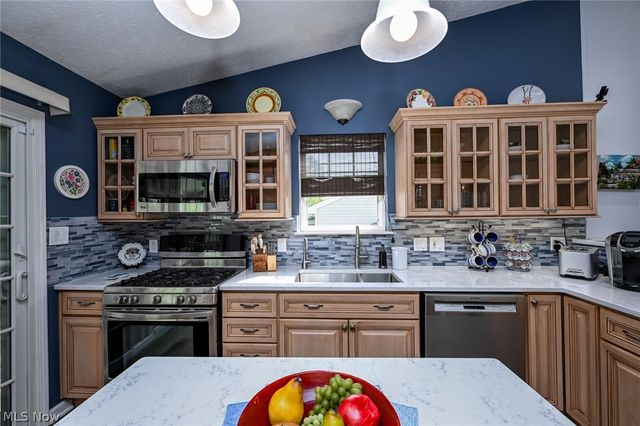 923 Elizabeth Court, Cuyahoga Falls, OH 44221