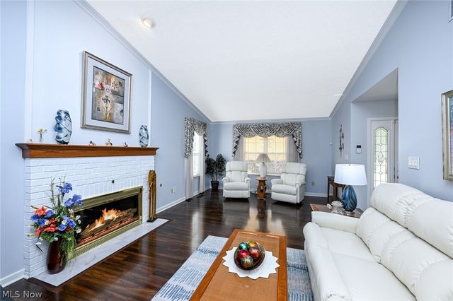 923 Elizabeth Court, Cuyahoga Falls, OH 44221