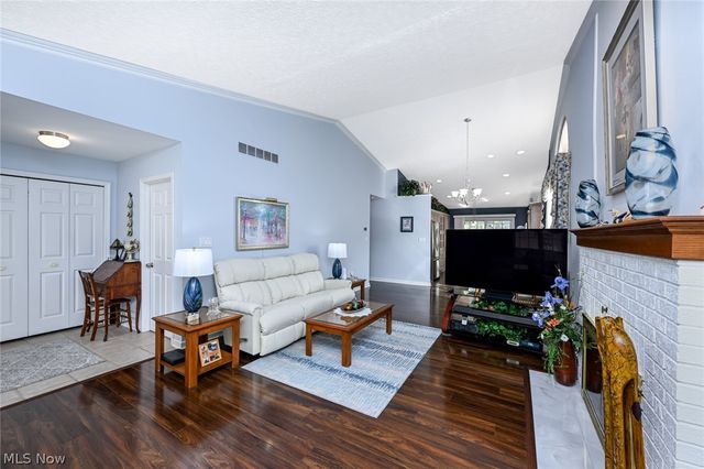 923 Elizabeth Court, Cuyahoga Falls, OH 44221