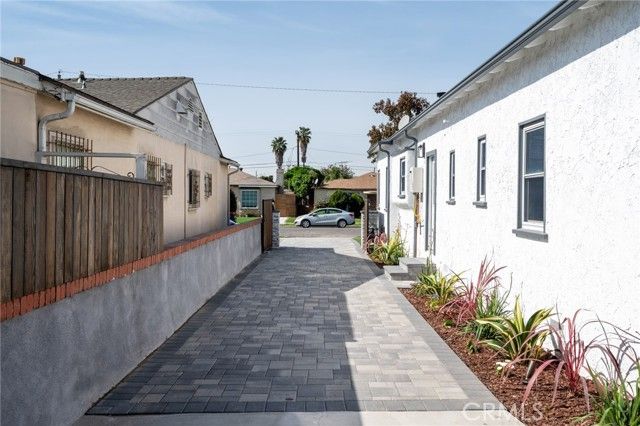 8716 S 10th Avenue, Inglewood, CA 90305