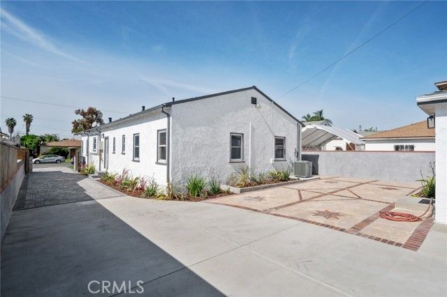 8716 S 10th Avenue, Inglewood, CA 90305