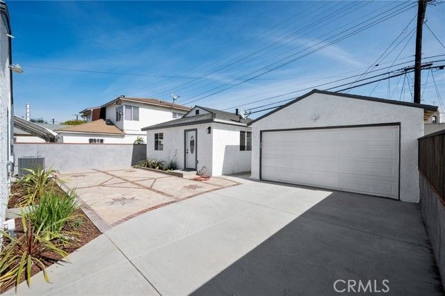 8716 S 10th Avenue, Inglewood, CA 90305