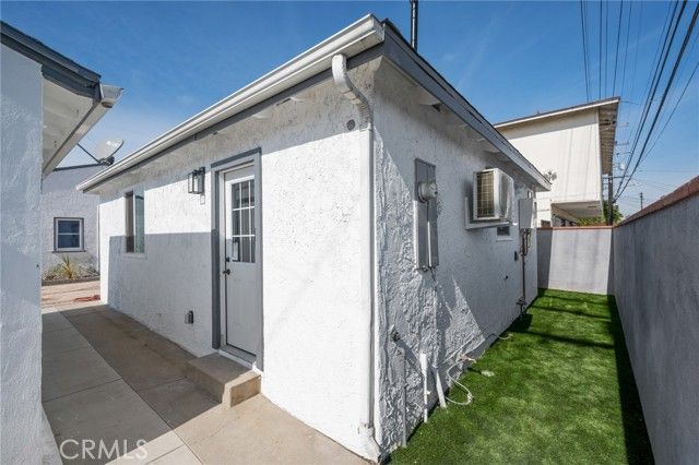 8716 S 10th Avenue, Inglewood, CA 90305